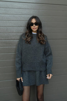 Knitted skirt suit（Top + skirt）